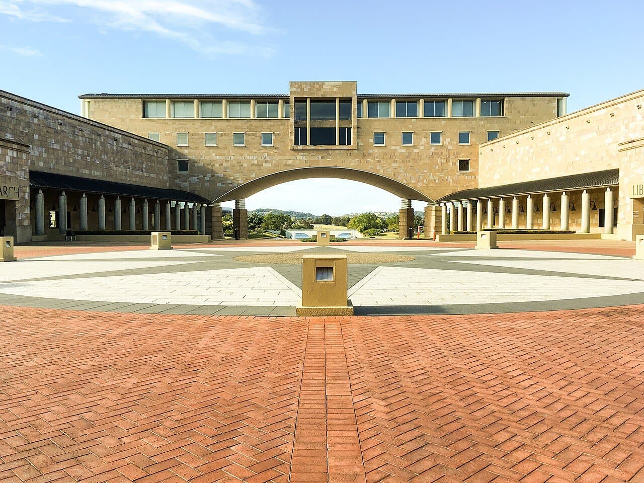 Bond University — Academic Facilities & Quad