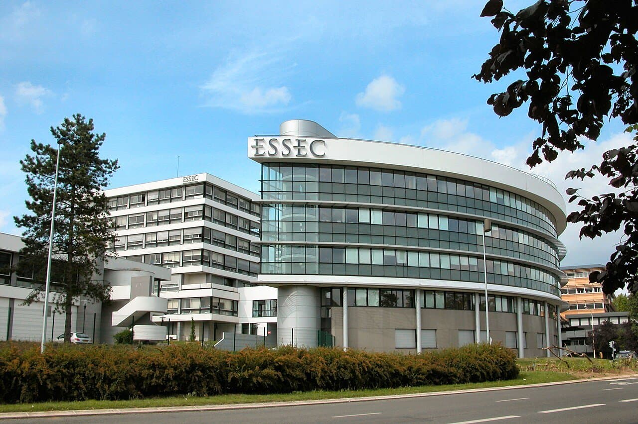 ESSEC Business School thumbnail 3