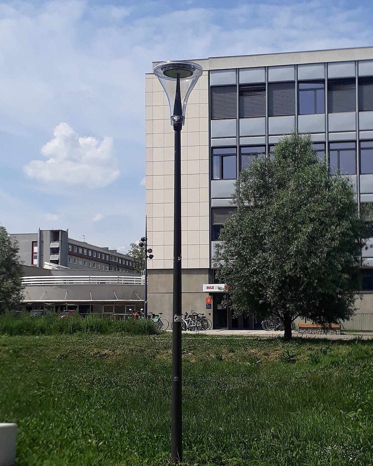 INSA Lyon — Academic Facilities & Quad