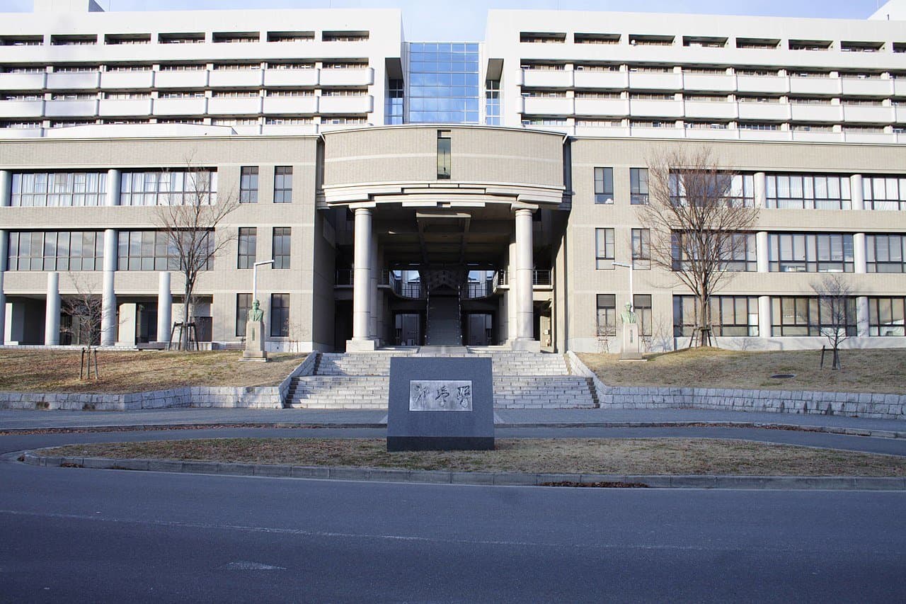 Osaka University thumbnail 3