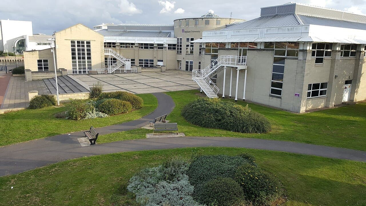 Queen's University thumbnail 2
