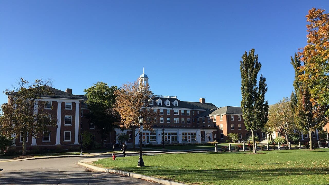 Tufts University thumbnail 3