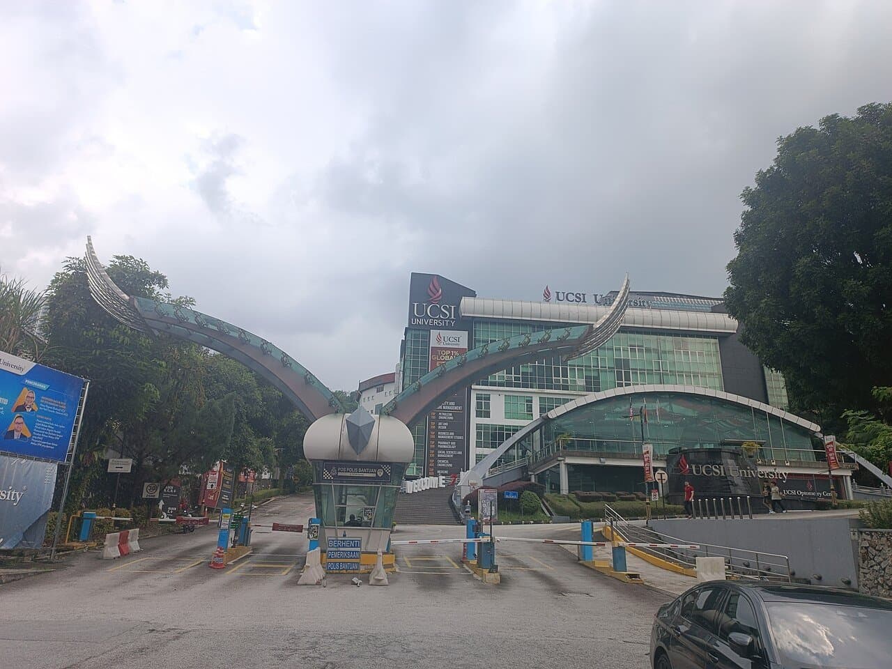 UCSI University thumbnail 3