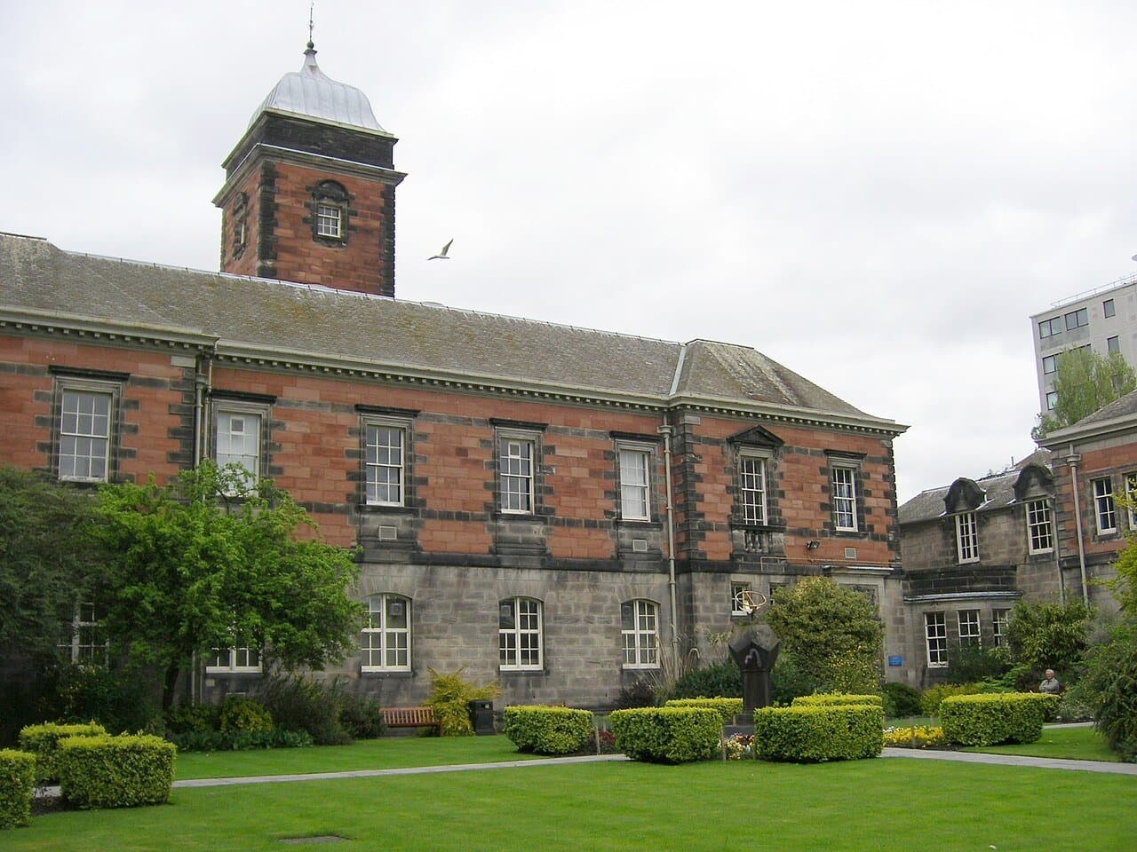 University of Dundee thumbnail 2