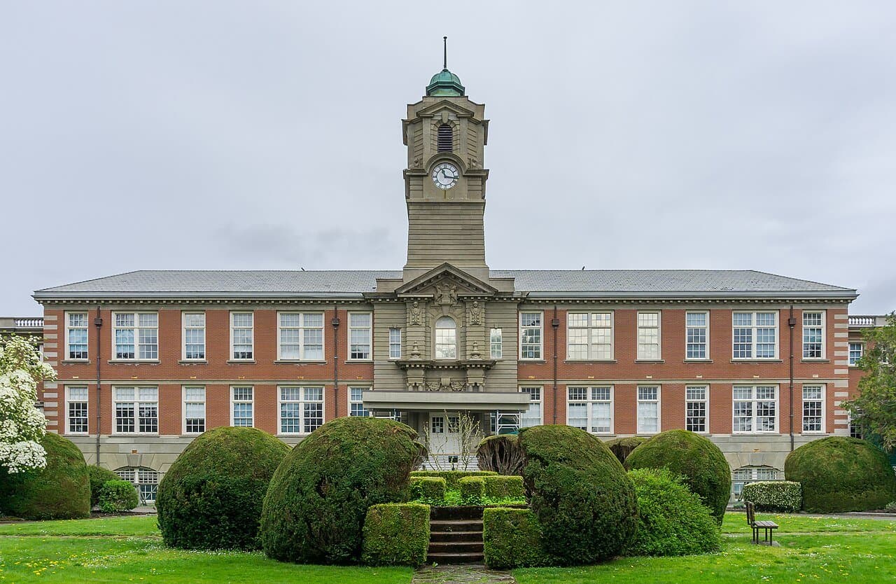 University of Victoria thumbnail 3